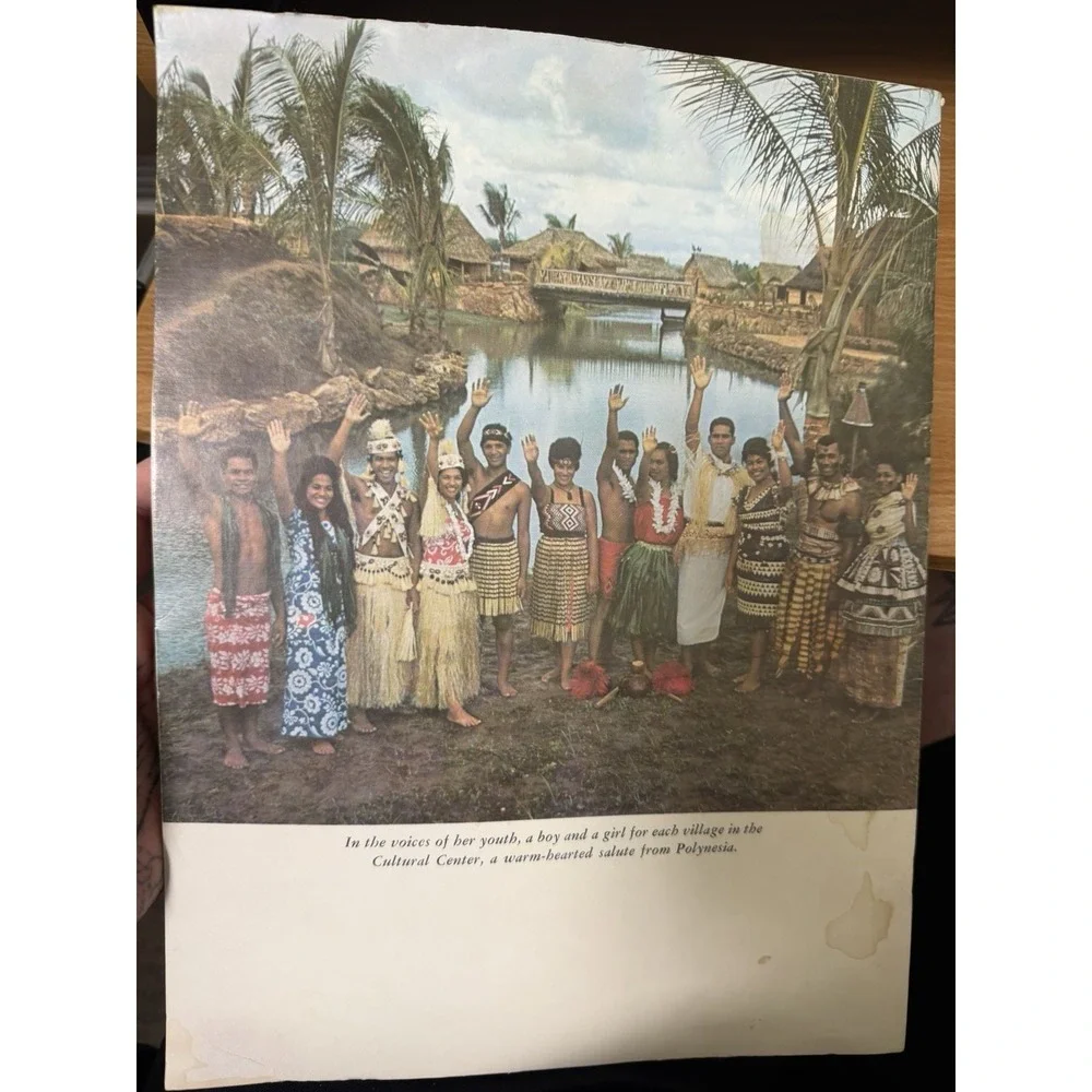 Vintage 1969 Polynesian Cultural Center information book, 'Polynesia in a‎ day'